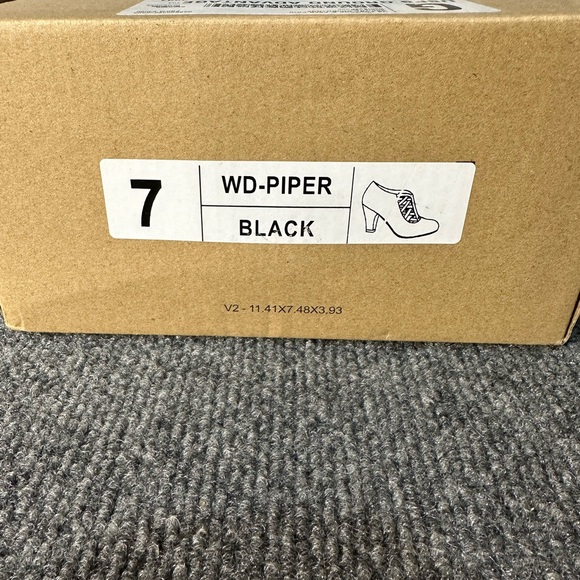 NWT women’s Journee collection Piper ankle pumps SZ 7 - Picture 5 of 5